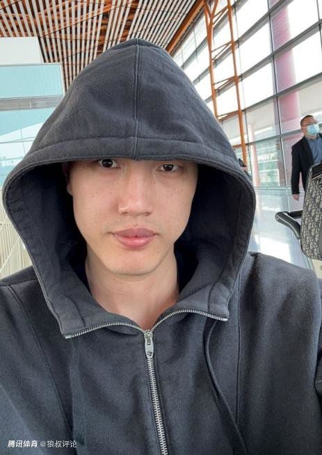 袁泉称，为了演好这个角色，除了要不断练习穿防护服等技术操作、学习医学知识，还要经常向亲历抗疫一线的医务工作者请教心理体验，;比学习技术操作更重要的，是找到角色的心理支撑